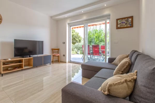 prosti apartma z bazenom koper holiday