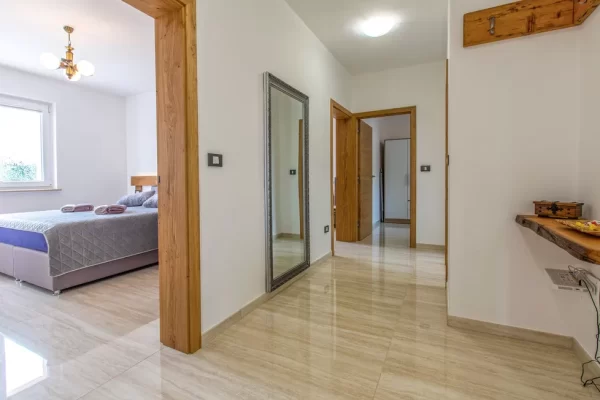 prosti apartma z bazenom koper holiday rental apartment for kids