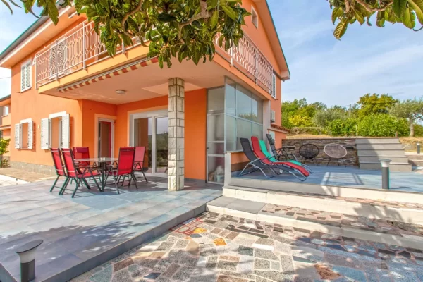 prosti apartma z bazenom koper holiday rental apartment koper