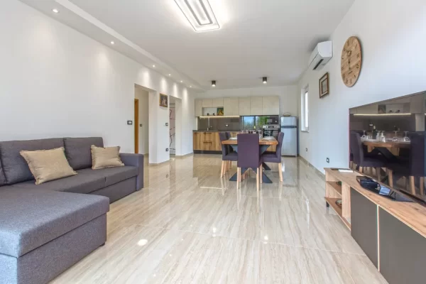 prosti apartma z bazenom koper