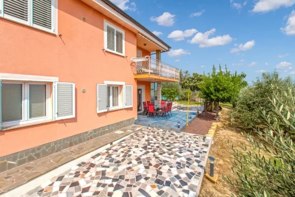 prosti apartma z bazenom koper rental